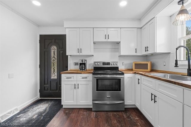 45 Walter Street, Campbell, OH 44405