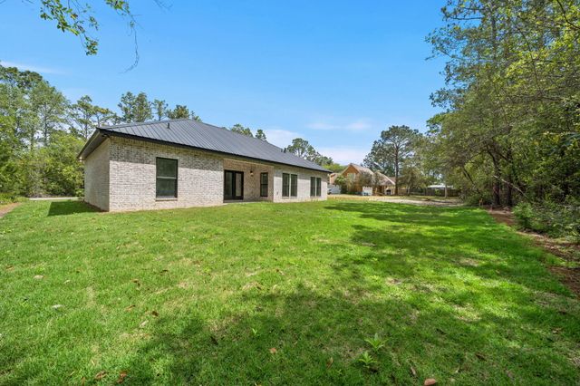 57 Village Court, Freeport, FL 32439