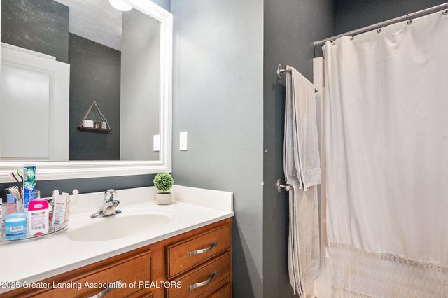 2403 W Gallant Fox Way, St. Johns, MI 48879