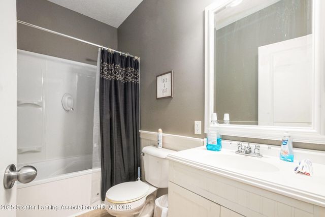 2403 W Gallant Fox Way, St. Johns, MI 48879