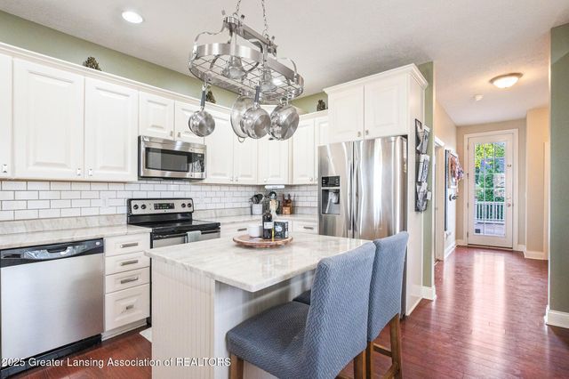 2403 W Gallant Fox Way, St. Johns, MI 48879