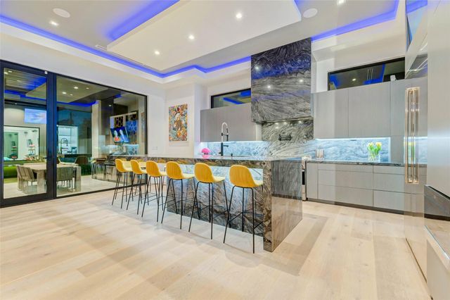 1025 Wakefield Drive, Houston, TX 77018