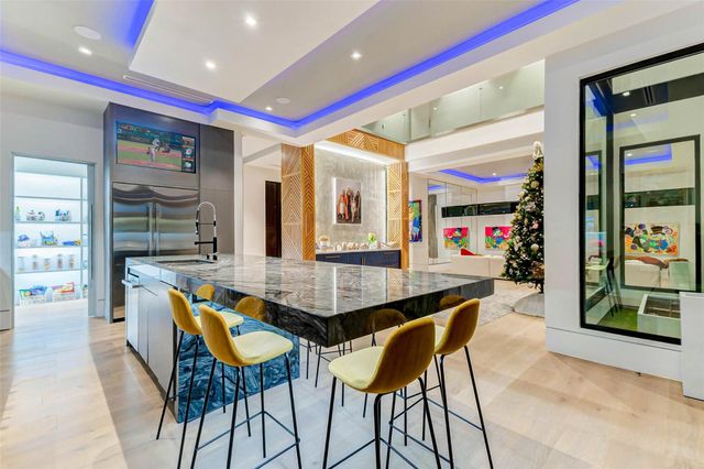 1025 Wakefield Drive, Houston, TX 77018