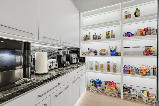 1025 Wakefield Drive, Houston, TX 77018