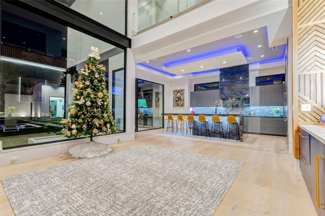 1025 Wakefield Drive, Houston, TX 77018