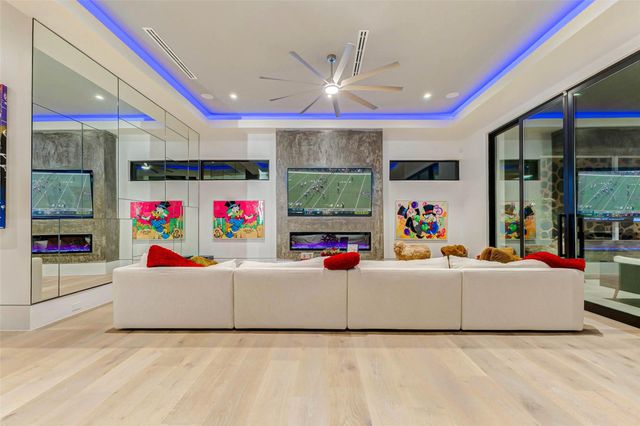 1025 Wakefield Drive, Houston, TX 77018