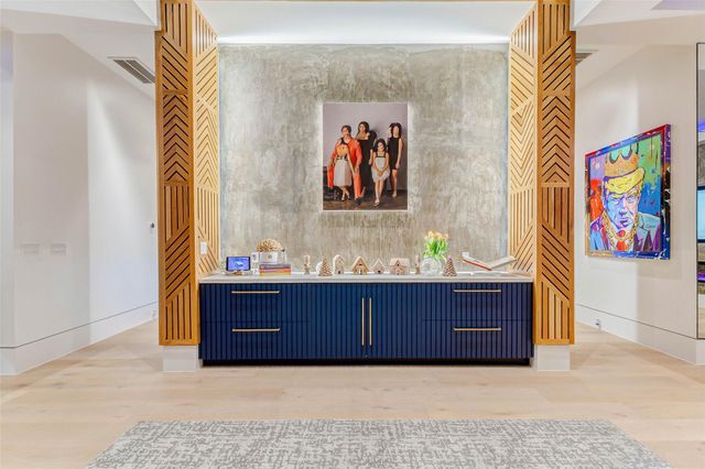 1025 Wakefield Drive, Houston, TX 77018