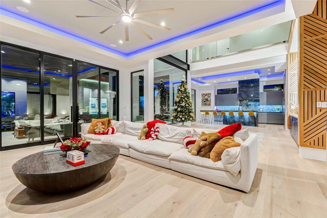 1025 Wakefield Drive, Houston, TX 77018