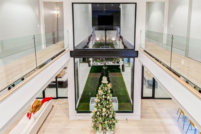 1025 Wakefield Drive, Houston, TX 77018