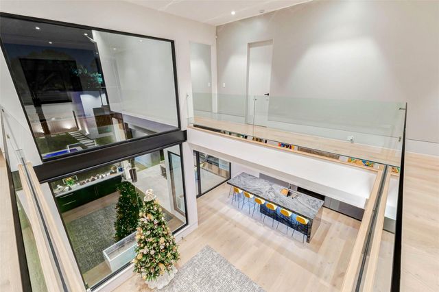 1025 Wakefield Drive, Houston, TX 77018