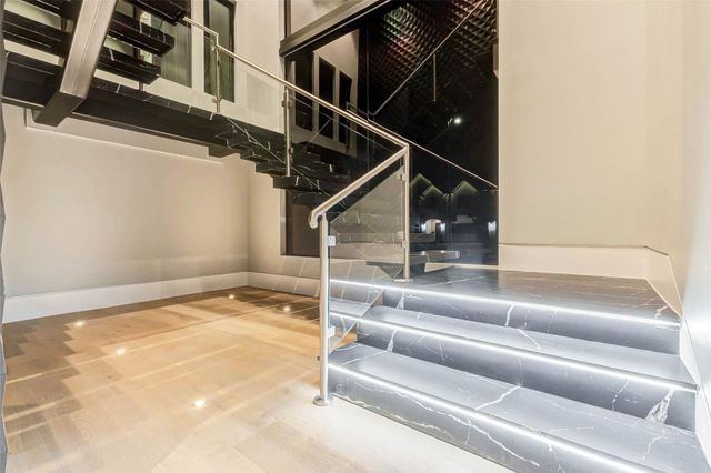 1025 Wakefield Drive, Houston, TX 77018