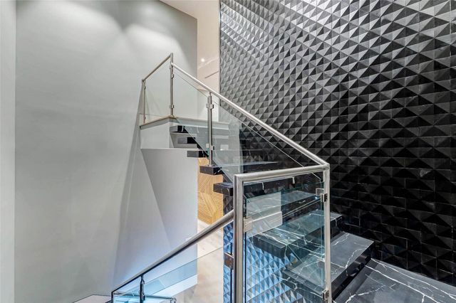 1025 Wakefield Drive, Houston, TX 77018