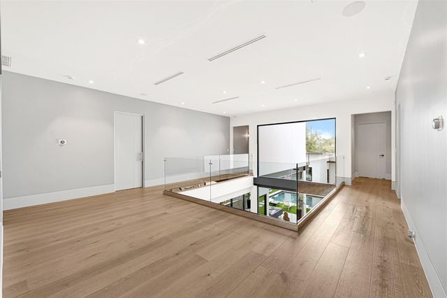 1025 Wakefield Drive, Houston, TX 77018