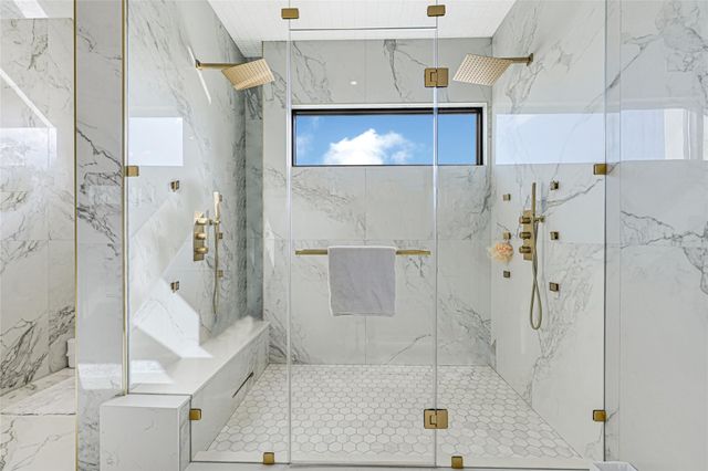 1025 Wakefield Drive, Houston, TX 77018