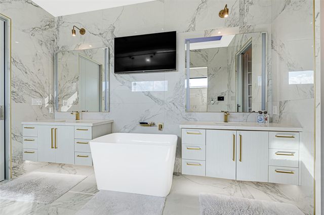 1025 Wakefield Drive, Houston, TX 77018