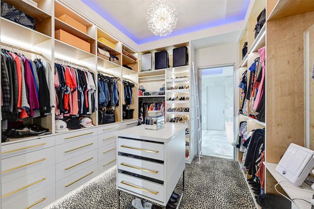 1025 Wakefield Drive, Houston, TX 77018