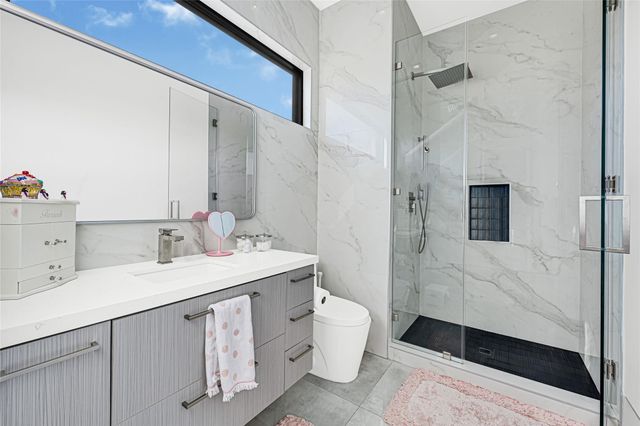 1025 Wakefield Drive, Houston, TX 77018