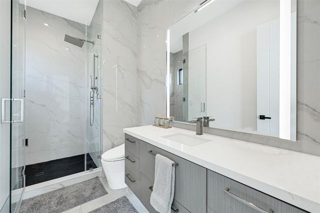 1025 Wakefield Drive, Houston, TX 77018