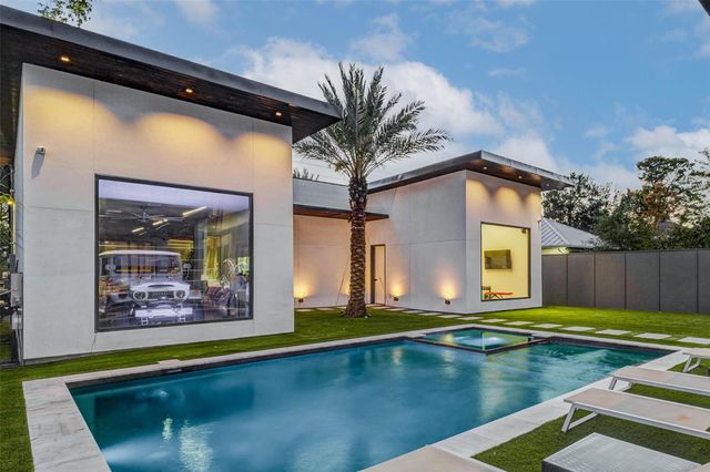 1025 Wakefield Drive, Houston, TX 77018