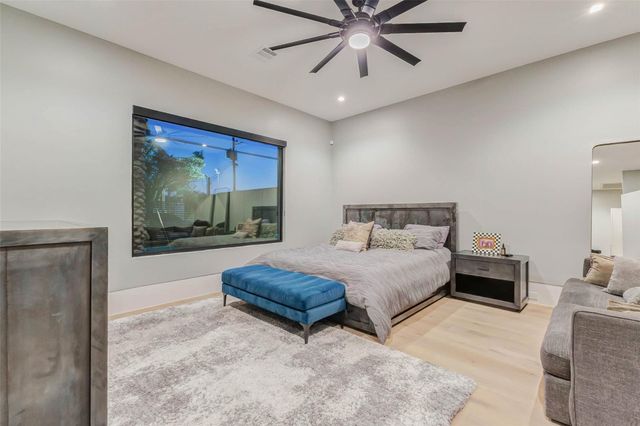 1025 Wakefield Drive, Houston, TX 77018