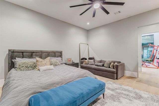 1025 Wakefield Drive, Houston, TX 77018