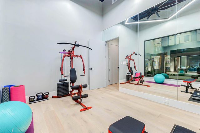 1025 Wakefield Drive, Houston, TX 77018