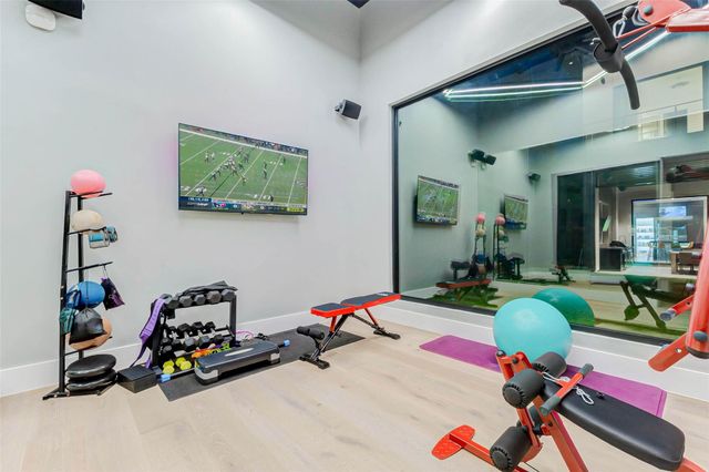 1025 Wakefield Drive, Houston, TX 77018