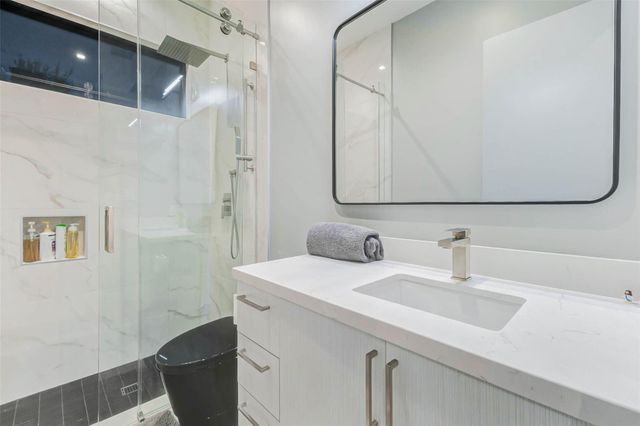 1025 Wakefield Drive, Houston, TX 77018