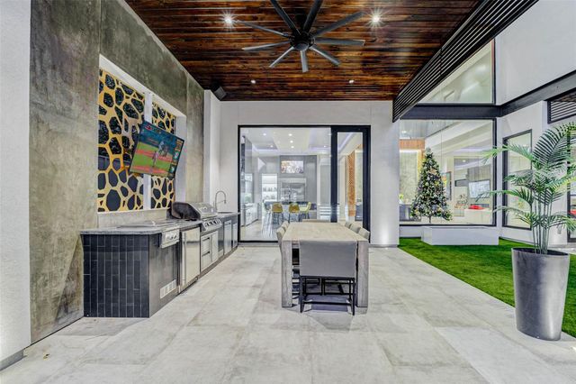 1025 Wakefield Drive, Houston, TX 77018