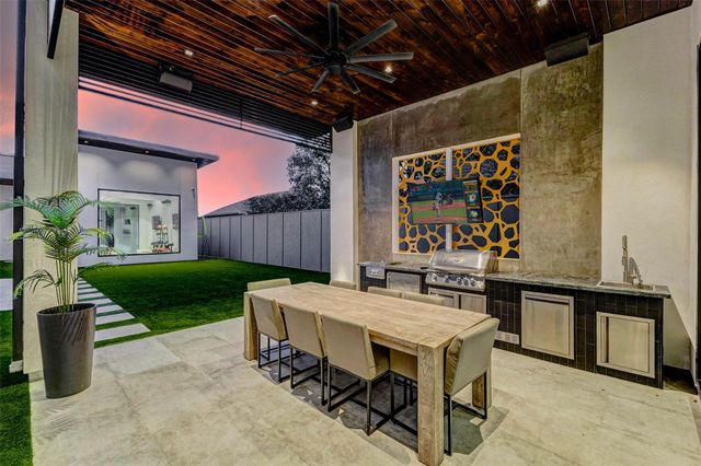 1025 Wakefield Drive, Houston, TX 77018