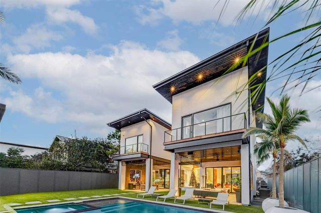 1025 Wakefield Drive, Houston, TX 77018