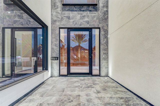 1025 Wakefield Drive, Houston, TX 77018