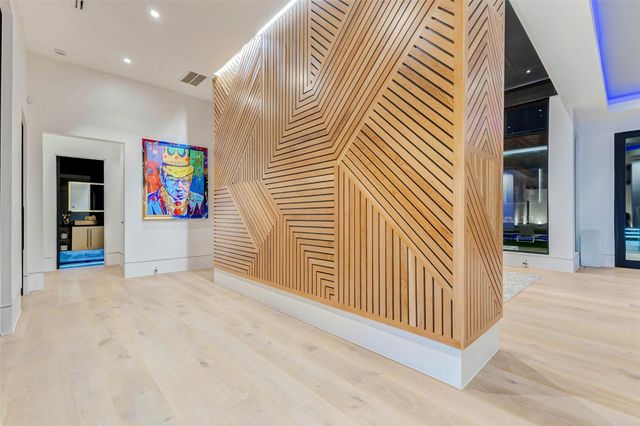 1025 Wakefield Drive, Houston, TX 77018