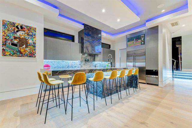 1025 Wakefield Drive, Houston, TX 77018