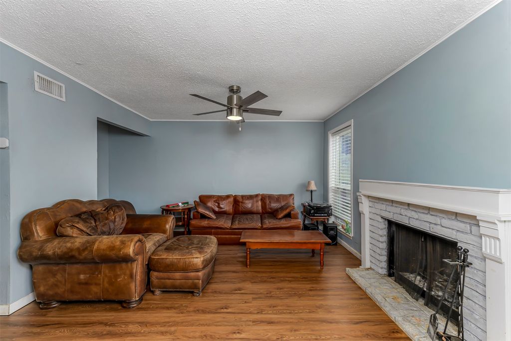 1402 S Carrier Parkway 309, Grand Prairie, TX 75051 — photo 3