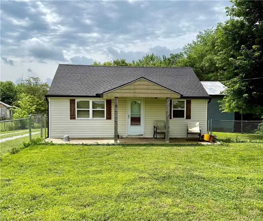 112 Hunter Road, Sibley, MO 64088