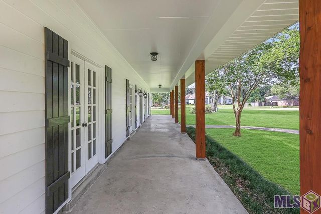 6720 Stoneshire Dr, Greenwell Springs, LA 70818