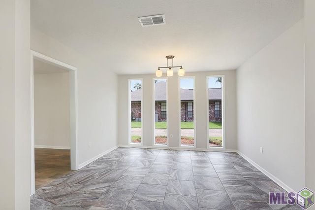 6720 Stoneshire Dr, Greenwell Springs, LA 70818