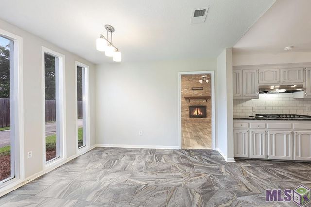 6720 Stoneshire Dr, Greenwell Springs, LA 70818