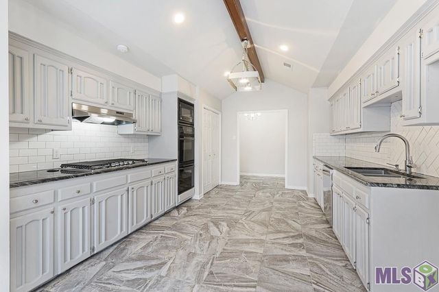 6720 Stoneshire Dr, Greenwell Springs, LA 70818