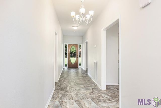 6720 Stoneshire Dr, Greenwell Springs, LA 70818