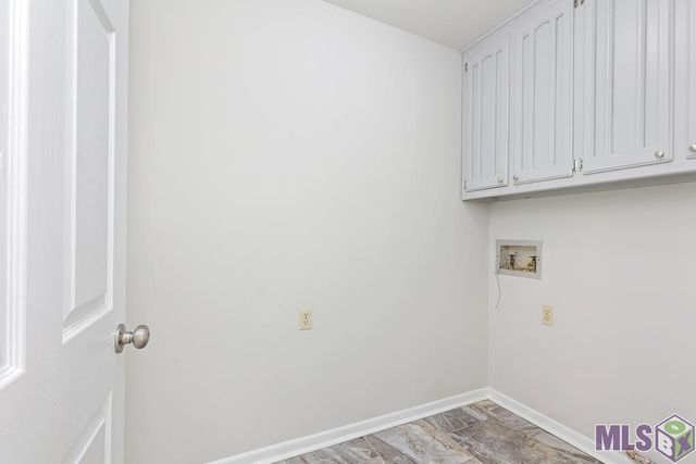 6720 Stoneshire Dr, Greenwell Springs, LA 70818