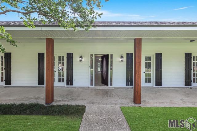 6720 Stoneshire Dr, Greenwell Springs, LA 70818