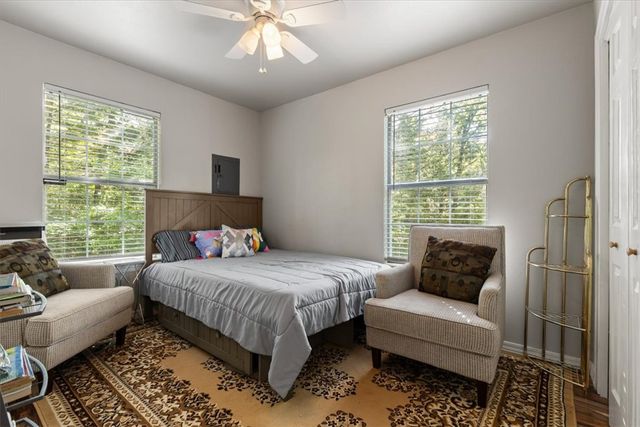 1502 E 5th Street, Fayetteville, AR 72701