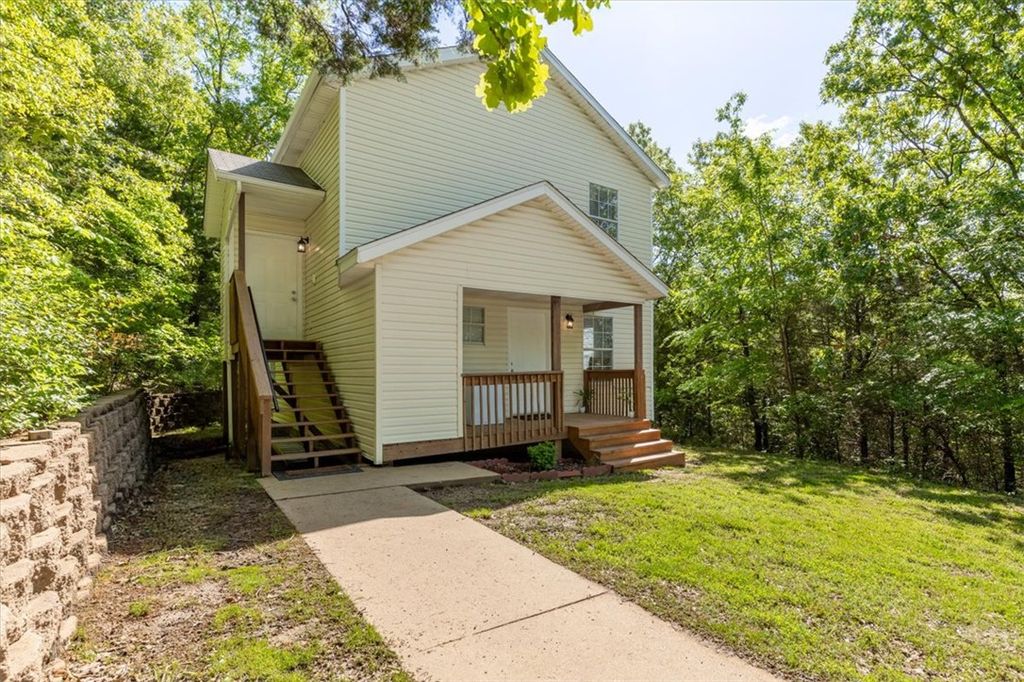 1502 E 5th Street, Fayetteville, AR 72701