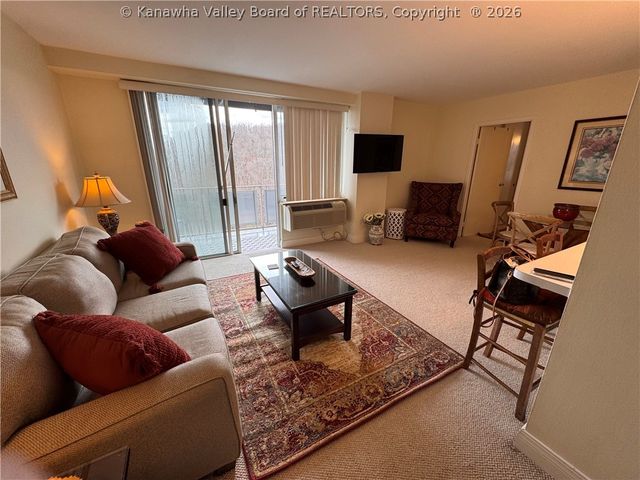 1800 Roundhill Road 1204, Charleston, WV 25314
