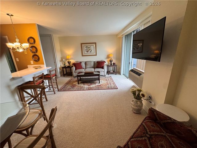 1800 Roundhill Road 1204, Charleston, WV 25314