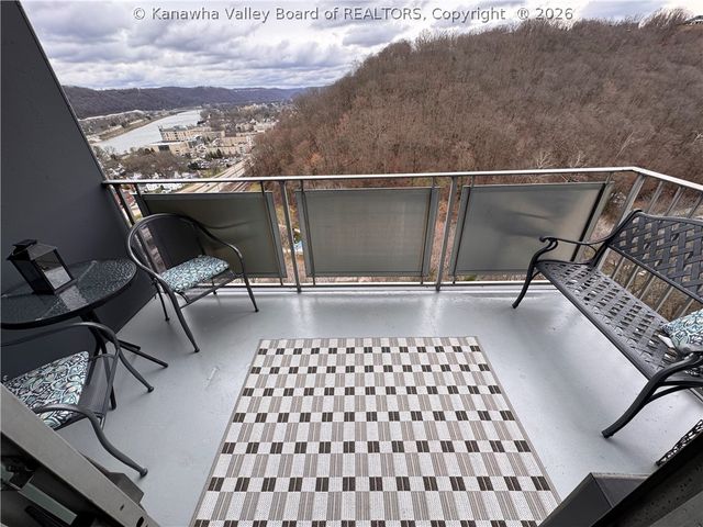 1800 Roundhill Road 1204, Charleston, WV 25314