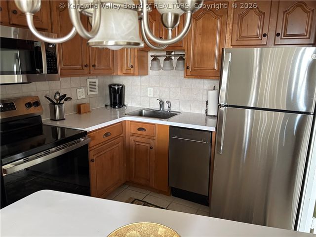 1800 Roundhill Road 1204, Charleston, WV 25314