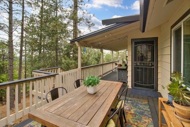 12615 Hilltop Ct, Pine Grove, CA 95665